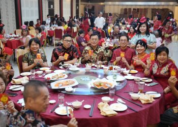 metrodeli/istimewa IMLEK: LFCG menggelar perayaan Tahun Baru Imlek yang dihadiri secara khusus para anggota komunitas di Restoran Shanthou Medan, Minggu (9/2).