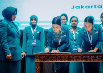 metrodeli/istimewa LANTIK : Ketua Umum Tim Penggerak Pemberdayaan dan Kesejahteraan Keluarga (TP PKK) dan Tim Pembina Posyandu Pusat Tri Tito Karnavian melantik Kahiyang Ayu sebagai Ketua TP PKK dan Tim Pembina Posyandu Provinsi Sumut Periode 2025-20230 bersama Ketua TP PKK dan Tim Pembina Posyandu Provinsi se Indonesia Lainnya di Aryanusa Ballroom, Menara Danareksa, Jakarta, Kamis 20 Februari 2025.