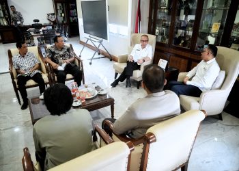 metrodeli/istimewa Audiensi: Pj. Sekdaprov Sumut, Effendy Pohan menerima audiensi Ikatan Arsitek Indonesia Sumut di Ruang Kerja Sekdaprov Sumut, lantai 9 Kantor Gubernur Sumut, Jalan Diponegoro No. 30, Medan, Kamis, 13 Februari 2025.