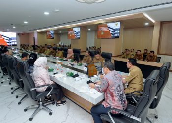 metrodeli/istimewa ENTRY MEETING: Pj. Gubernur Sumatera Utara (Sumut) Agus Fatoni beserta seluruh pimpinan Organisasi Perangkat Daerah ikuti Entry Meeting atas laporan keuangan Pemerintah Provinsi Sumut Tahun 2024 bersama Badan Pemeriksa Keuangan (BPK) Kantor Perwakilan Sumut di Ruang Rapat Lantai 2 Kantor Gubernur Sumut Jalan Diponegoro Kota Medan, Selasa, 18 Februari 2025.