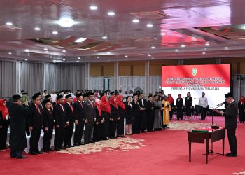 metrodeli/istimewa LANTIK: Pj Sekdaprov Sumut MA Effendy Pohan melantik 12 pejabat eselon 3 dan 42 pejabat eselon 4 di lingkungan Pemerintah Provinsi (Pemprov) Sumut, di Aula Tengku Rizal Nurdin, Jalan Jenderal Sudirman Nomor 41 Medan, Rabu, 19 Februari 2025, malam.