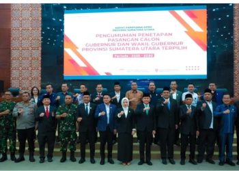 metrodeli/istimewa FOTO BERSAMA : Cagubsu terpilih M Bobby Afif Nasution berfoto bersama pimpinan DPRD Sumut di kantor DPRD Sumut, kemarin.  