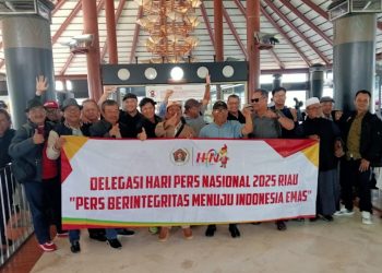 metrodeli/istimewa HPN RIAU: Memeriahkan peringatan HPN 2025, rombongan pengurus PWI Pusat versi Zulmansyah Sekedang yang dipimpin Ketua Dewan Kehormatan Sasongko Tedjo, mantan Ketua Umum PWI Atal S Depari, Banjar Chaerudin, Mara Sakti Siregar, Wina Armada Sukardi, Nurjaman Mochtar, Asro Kamal Rokan, Nurcholis Basyari serta puluhan wartawan senior dan pengurus lainnya telah tiba di Provinsi Riau, kemarin.