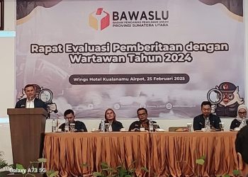 metrodeli/istimewa Rapat Evaluasi: Komisioner Bawaslu Sumut Saut Boang Manalu dalam Rapat Evaluasi Pemberitaan dengan Wartawan Tahun 2025 di Wings Hotel Kualanamu Deliserdang, Selasa, 25 Februari 2025.