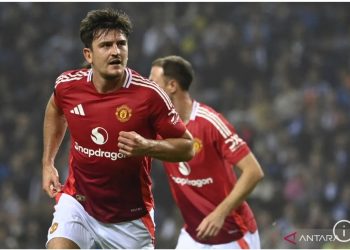 metrodeli/istimewa Arsip - Bek Manchester United Inggris #05 Harry Maguire merayakan mencetak gol ketiga timnya selama putaran pertama Liga Eropa UEFA hari ke-2 antara FC Porto dan Manchester United di stadion Dragao di Porto pada Kamis (3/10/2024). (ANTARA/AFP/Miguel Riopa
