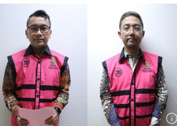 metrodeli/istimewa KASUS KORUPSI : Tersangka kasus dugaan korupsi dalam tata kelola minyak mentah dan produk kilang pada PT Pertamina Subholding dan Kontraktor Kontrak Kerja Sama (KKKS) pada tahun 2018–2023, yaitu Maya Kusmaya (MK) selaku Direktur Pemasaran Pusat dan Niaga PT Pertamina Patra Niaga (kiri) dan Edward Corne (EC) selaku VP Trading Operations PT Pertamina Patra Niaga (kanan). (ANTARA/HO-Kejaksaan Agung RI)