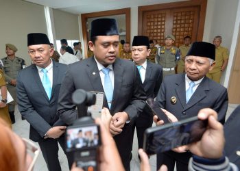 metrodeli/istimewa TEMUPERS : Gubsu M Bobby Afif Nasution memberikan keterangan habis kegiatan Penyerahan Bonus/Taliasih Atlet dan Pelatih Berprestasi pada PON XXI dan Peparnas 2024 di Aula Raja Inal Medan, Selasa, 25 Maret 2025.