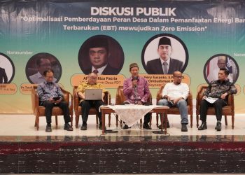 metrodeli/istimewa DISKUSI Publik: Wakil Menteri Desa Ahmad Riza Patria, Direktur Distribusi PT PLN Adi Priyanto, Guru Besar IPB University Prof. Sofyan Sjaf, Staf Ahli Menteri Desa dan Pembangunan Desa Tertinggal Bidang Hukum dan Reformasi Birokrasi, Biko Wisantosa dan Saputra Malik selaku Asisten KU V ORI tampil sebagai narasumber dalam Diskusi Publik Optimalisasi Pemberdayaan Peran Desa dalam Pemanfaatan Energi Baru Terbarukan Mewujudkan Net Zero Emission di Gedung Makarti Kementerian Desa dan Pembangunan Desa Tertinggal, Jakarta, pada Kamis 6 Maret 2025.