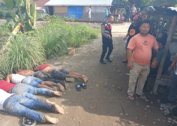 metrodeli/bray NARKOBA : Personel Unit Reskrim Polsek Sunggal meringkus pengedar narkotika jenis sabu di Desa Serba Jadi, Kecamatan Sunggal, Kabupaten Deliserdang, Kamis 6 Maret 2025 sore.