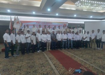 metrodeli/istimewa KUKUHKAN : Ketua DPD Gerak GPBI Sumut Mbelin Brahmana telah mengukuhkan dan melantik Kepengurusan GPBI 16 kabupaten- kota seluruh Sumut, di Hotel Emerald Garden Medan, Sabtu, 8 Maret 2025.