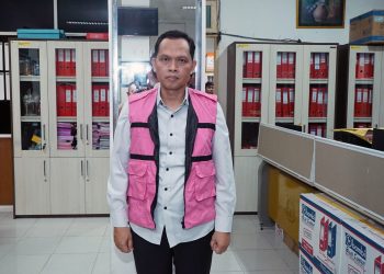 metrodeli/istimewa DITAHAN: Kepala Dinas Kebudayaan Pariwisata Dan Ekonomi Kreatif Provinsi Sumatera Utara/selaku KPA/PPK) berinisial ZS terkait dugaan korupsi kegiatan penataan Situs Benteng Putri Hijau, Kecamatan Namo Rambe, Deliserdang Tahun 2022 saat di bawa ke RTN Tanjunggusta Medan.