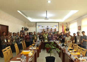 metrodeli/istimewa BUKA RAPIMDA : Gubsu M Bobby Afif Nasution diwakili Kepala Dinas Perpustakaan dan Arsip Sumut Desni Maharani Siregar berfoto bersama usai membuka secara resmi Rapimda LP3KD (Pesparani Katolik) Sumut di Catolik Center Medan, Jumat (7/3) lalu.