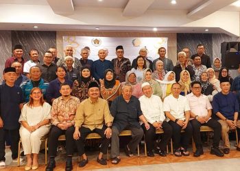 metrodeli/istimewa SILATURAHMI : Keluarga besar PWI Sumut diketuai H Farianda Putra Sinik didampingi Sekretaris SR Hamonangan Panggabean dan Kalapas Kelas 1 Medan gelar silaturahmi dan buka puasa bersama (bukber) di Koki Sunda Jl Hasanuddin Medan, Kamis 27 Maret 2025.