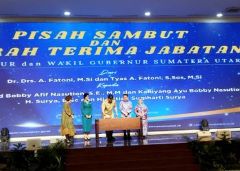 metrodeli/alhafiz PISAH SAMBUT : Gubsu M Bobby Afif Nasution saat saat pisah sambut dan serah terima jabatan Gubernur dan Wakil Gubernur Sumut dari Dr Drs Agus Fatoni dan Tyas A Fatoni, MSi kepada Gubsu M Bobby Afif Nasution dan Wakil Gubsu H Surya di aula Raja Inal Siregar lantai II Kantor Gubsu Medan, Senin, 03 Maret 2025.