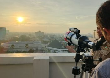 metrodeli/alhafiz Pemantauan hilal 1 Ramadan 1446 H digelar di Anjungan Lantai 9, Kantor Gubernur Sumatera Utara, Kota Medan, Jumat, 28 Februari 2025.