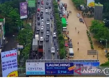 metrodeli/istimewa RUAS JALAN : Kondisi ruas jalan utama Kota Bekasi, Jawa Barat, yakni Jalan Jenderal Ahmad Yani terdampak banjir Selasa , 4 Maret 2025). (ANTARA/Pradita Kurniawan Syah).