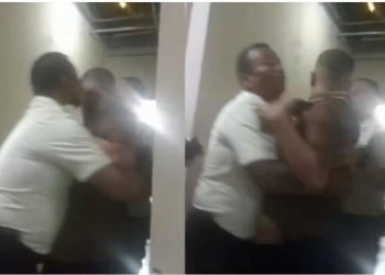 metrodeli/istimewa BERKELAHI : Dua anggota DPRD Medan terlibat perkelahian fisik di kamar mandi lantai 3 gedung DPRD Kota Medan, Selasa 18 Maret 2025.