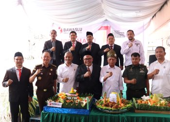 metrodeli/istimewa HUT BAWASLU : Wagubsu Surya, menghadiri perayaan HUT ke-17 Bawaslu Sumut di Kantor Bawaslu Sumut Jalan H. Adam Malik Medan, Rabu (9/4).