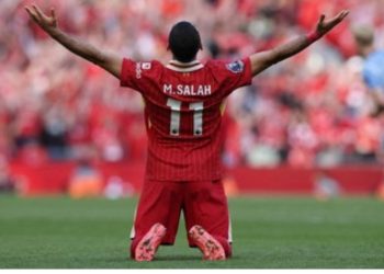 metrodeli/istimewa TEPATI JANJI: Mohamed Salah menepati janji membawa Liverpool juara musim ini. (REUTERS/Phil Noble)