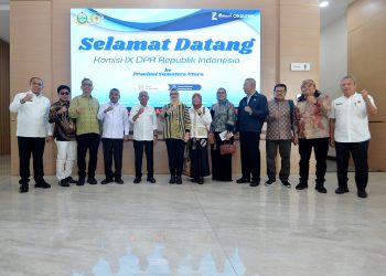 metrodeli/istimewa KUNKER : Wakil Gubernur Sumatera Utara (Sumut) Surya menerima Kunjungan Kerja Reses Komisi IX DPR RI masa persidangan II Tahun 2024-2025 di Ruang Rapat Lantai 2 Kantor Gubernur Sumut Jalan Diponegoro Kota Medan, Rabu (16/4). Kunjungan kerja tersebut membahas mengenai pelayanan kesehatan terhadap masyarakat Sumut.