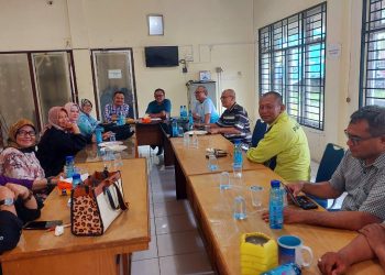 metrodeli/istimewa FAMILY GATHERING : Rapat persiapan Panitia Family Gathering di gedung PWI Sumut Jalan Parada Harahap Medan, Rabu (7/5) dipimpin Ketua Panitia FG PWI Sumut Sugiatmo didampingi Sekretaris panitia Riza Mulyadi bersama panitia lainnya juga disaksikan Ketua PWI Sumut Farianda Putra Sinik bersama Sekretaris PWI Sumut SR Hamonangan Panggabean.
