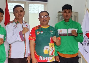 metrodeli/istimewa BERANGKATKAN : Pengurus PengProv Pergatsi Sumatera Utara resmi memberangkatkan atlet ganda putra peraih medali emas PON XXI Aceh-Sumut, Bendri Andrianto Sirait dan Ilham Ridho, untuk mengikuti Kejuaraan Nasional (Kejurnas) Gateball yang akan digelar pada 16–21 Mei 2025 di Lapangan Pasi, Stadion Pakansari, Cibinong, Kabupaten Bogor.