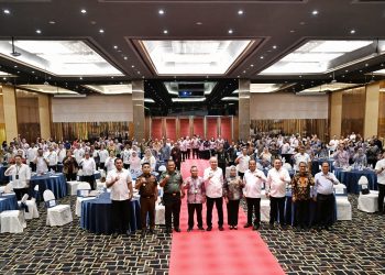 metrodeli/istimewa KONSOLIDASI : Penjabat (Pj) Sekretaris Daerah Provinsi Sumatera Utara (Sumut) Effendy Pohan menghadiri Konsolidasi Wilayah dan Penandatanganan Pakta Integritas dalam rangka mendukung Sistem Penerimaan Murid Baru (SPMB) Bersih Tahun 2025 Provinsi Sumatera Utara di Hotel Grand Mercure Jalan Sutomo Nomor 1 Medan, Rabu 14 Mei 2025.