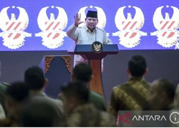 metrodeli/istimewa ARAHAN: Presiden Prabowo Subianto memberikan arahan saat menghadiri acara Halalbihalal Persatuan Purnawirawan TNI Angkatan Darat (PPAD) di Jakarta, Selasa 6 Mei 2025. ANTARA FOTO/Hafidz Mubarak A/Spt/aa.