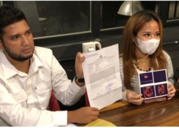 metrodeli/istimewa PELECEHAN : Kuasa Hukum SN Khomaini bersama SN menunjukkan bukti laporan polisi usai melaporkan anggota DPRD Sumut berinisial FA atas dugaan pelecehan seksual hingga hamil, Selasa, 20 Mei 2025.