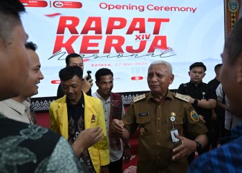 metrodeli/istimewa RAKERNAS : Wakil Gubernur Sumatera Utara (Sumut) Surya menghadiri sekaligus membuka Rapat Kerja Nasional BEM Nusantara di Aula BPSDM Sumut Jalan Ngalengko, Medan, Selasa 27 Mei 2025.