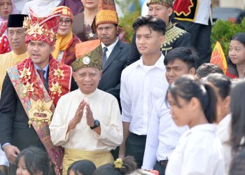 metrodeli/istimewa HARDIKNAS : Wagubsu Surya berfoto bersama usai memimpin upacara peringatan Hardiknas 2025 di Lapangan Astaka Jalan Williem Iskander Deliserdang, Jumat 2 Mei 2025. metrodeli/istimewa HARDIKNAS : Wagubsu Surya berfoto bersama usai memimpin upacara peringatan Hardiknas 2025 di Lapangan Astaka Jalan Williem Iskander Deliserdang, Jumat 2 Mei 2025. metrodeli/istimewa HARDIKNAS : Wagubsu Surya berfoto bersama usai memimpin upacara peringatan Hardiknas 2025 di Lapangan Astaka Jalan Williem Iskander Deliserdang, Jumat 2 Mei 2025