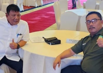 metrodeli/istimewa BERBINCANG : Wakil Ketua Umum 1 Pengprov Pergatsi Sumut yang juga Wakil Ketua Bidang Perencanaan dan Anggaran KONI Sumatera Utara Ir.Malik Assalih Harahap,ST,M.M.IPM berbincang Ketua Umum KONI Sumut Kolonel Purn TNI Ir. Hatunggal Siregar sebelum Acara Pelantikan Pengurus KONI Sumut Priode 2025-2029di Regale International Convention, Medan, Selasa 10 Juni 2025.