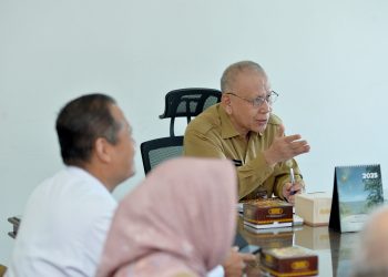 metrodeli/istimewa  AUDIENSI :Pj Sekretaris Daerah Provinsi Sumatera Utara Effendy Pohan menerima audiensi EBI Farm, perusahaan yang bergerak di bidang pertanian, di Ruang Rapat Sekdaprov, Lantai 9, Kantor Gubernur Jalan Diponegoro Nomor 30 Medan, Selasa (17/6).
