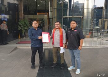 Forum Anak Medan (FAM) menggelar aksi demonstrasi di Gedung Komisi Pemberantasan Korupsi (KPK), Kamis 26 Juni 2025,