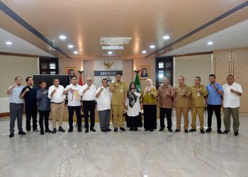 metrodeli/istimewa PERCASI : Gubernur Sumatera Utara (Sumut) Bobby Nasution menerima Panitia International Pencak Silat Indonesia Open Championship 2025 di Ruang Kerja Lantai 10 Kantor Gubernur Sumut Jalan Diponegoro Kota Medan, Senin (14/7). Kompetisi Internasional tersebut akan diselenggarakan pada 4-10 Agustus mendatang.