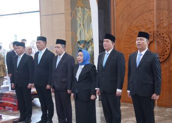 metrodeli/istimewa DILANTIK: Para pejabat Pratama Pemprovsu yang dilantik Gubsu M Bobby Afif Nasution yakni Heri Wahyudi Marpaung Kepala Dinas Lingkungan Hidup dan Kehutanan, Timur Tumanggor menjadi Kepala Badan Keuangan dan Aset Daerah (BKAD), Yuda Pratiwi Setiawan menjadi Kepala Dinas Kebudayaan, Pariwisata dan Ekonomi Kreatif, Alfi Syahriza Staf Ahli Gubernur Bidang Pendidikan, Kesehatan, Infrastruktur dan Pemberdayaan Masyarakat, Agustinus Panjaitan menjadi Kepala Badan Pengembangan Sumber Daya Manusia dan Yuliani Siregar Kepala Dinas Ketenagakerjaan Sumut di VIP Kuala Namu Internasional Airport (KNIA), Jumat 11 Juli 2025.