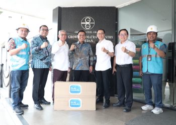 metrodeli/istimewa KUNJUNGAN: GM PLN UID Sumut Ahmad Syauki didampingi Senior Manager (SrM) Niaga dan Manajemen Pelanggan Donny Adriansyah, Manager PLN UP3 Medan Utara Hiro Pingkir Pardede dan Manager PLN UP2D Sumut Afif Asri berfoto bersama dengan Manajemen PT. Growth Sumatera Industry sebagai bentuk semangat memberikan pelayanan terbaik, Kamis 24 Juli 2025.