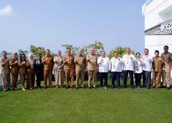 metrodeli/istimewa PENANDATANGANAN: Plh Sekretaris Daerah Provinsi Sumatera Utara (Sumut) Effendy Pohan menyaksikan penandatanganan Perjanjian Kerja Sama antara Dinas Komunikasi dan Informatika Provinsi Sumut dan Badan Pusat Statistik Provinsi Sumut di Ruang Rapat Lantai 9 Kantor Gubernur Sumut Jalan Diponegoro 30, Kota Medan, Selasa 1Juli 2025.