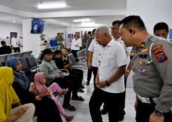 metrodeli/istimewa RAPAT EVALUASI : Wagubsu Surya menghadiri Rapat Evaluasi Retribusi dan Pengelolaan Retribusi Daerah di Aula Kantor Bapenda Sumut, Jalan Sisingamangaraja Medan, Rabu 2 Juli 2025.