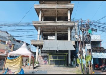 metrodeli/istimewa PENAMPAKAN : Gedung empat lantai di Jalan Karya Jaya, Medan, Sumatera Utara diduga sebagai lokasi penambangan bitcoin.