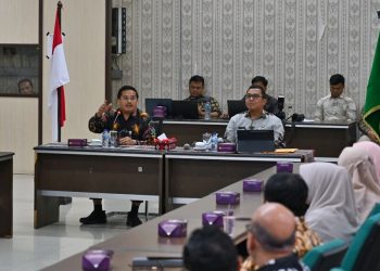 metrodeli/istimewa RAMAH TAMAH : Sekdaprovsu Togap Simangunsong ramah tamah dengan pejabat dan jajaran staf ASN Badan Pengembangan Sumber Daya Manusia (BPSDM) Sumut di Jalan Ngalengko Nomor 1 Medan, Kamis 24 Juli 2025.