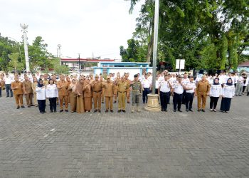 metrodeli/istimewa APEL : Sekdaprovsu Togap Simangunsong memimpin Apel pagi pada lingkungan Peprovsu di halaman Kantor Dinas Perhubungan, dan Badan Keuangan dan Aset Daerah (BKAD) Jalan Imam Bonjol Kota Medan, Senin 21 Juli 2025.
