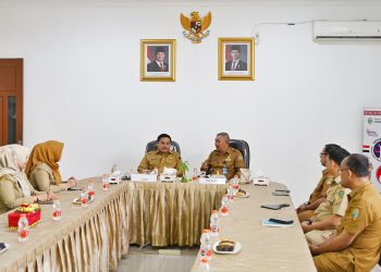 metrodeli/istimewa SILATURAHMI: Sekdaprovsu Togap Simangunsong kunjungan silaturahmi ke Kantor Inspektorat Sumut, di Ruang Konsultasi Pembinaan, Kantor Inspektorat Sumut, Jalan KH Wahid Hasyim, Medan, Selasa 15 Juli 2025.