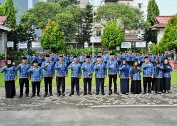 metrodeli/istimewa IRUP : Sekretaris Daerah Provinsi Sumatera Utara (Sumut) Togap Simangunsong menjadi Inspektur Upacara (Irup) Hari Kesadaran Nasional di Halaman Kantor Dinas Sosial Provinsi Sumut di Jalan Sampul Nomor 138 Medan, Kamis 17 Juli 2025.