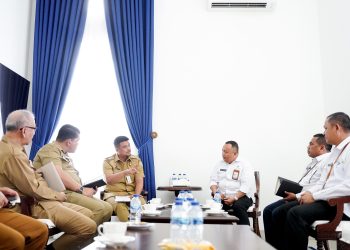metrodeli/istimewa AUDIENSI: Gubsu M Bobby Nasution menerima audiensi Kepala Badan Pusat Statistik (BPS) Provinsi Sumut Asim Saputra di Rumah Dinas Gubernur Sumut Jalan Jenderal Sudirman Kota Medan, Selasa 19 Agustus 2025.