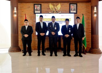 metrodeli/istimewa LANTIK : Gubsu M Bobby Afif Nasution mengangkat dan menetapkan Dewan Pengawas dan Direksi BUMD Provinsi Sumut di Anjungan Lantai 9 Kantor Gubernur Sumut Jalan Diponegoro, Kota Medan, Jumat 8 Agustus 2025.