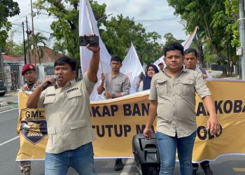 metrodeli/istimewa UNJUK RASA: Anggota DPRD Binjai Fraksi Gerindra Ronggur bersama GMD ,Gelar Aksi di Kantor Gubernur Sumut dan Rumah Dinas Kapolda, Senin, 4 Agustus 2025.