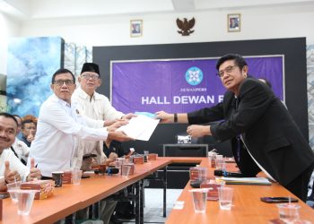 metrodeli/istimewa DAFTAR : Hendry CH Bangun yang pernah menjadi Wakil Ketua Dewan Pers periode 2019-2022 ini datang bersama Sihono, bakal calon Ketua Dewan Kehormatan mendaftar sebagai calon Ketua Umum PWI Pusat Kongres Persatuan di Sekretariat Kongres Persatuan PWI 2025 di Hall Dewan Pers, Jakarta, Sabtu 23 Agustus 2025.