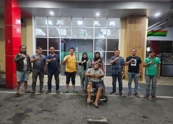 metrodeli/bardansyah TEMBAK : Tim Unit Reskrim Polsek Patumbak meringkus pelaku bobol brankas toko roti saat bersembunyi di suatu lokasi pinggiran sungai yang berada di daerah Mangkubumi, Medan Kota, Selasa 26 Agustus 2025 malam.