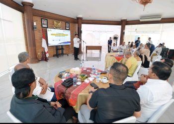 metrodeli/istimewa SILATURAHMI : Gubsu M Bobby Afif Nasution bersilaturahmi dan berdiskusi dengan Ketua dan Wakil Ketua DPRD Provinsi Sumut beserta dengan seluruh Ketua Fraksi DPRD Provinsi Sumut di Anjungan Lantai 9 Kantor Gubernur Sumut Jalan Diponegoro, Kota Medan, Rabu 6 Agustus 2025.